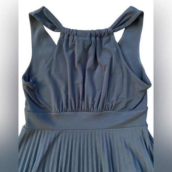 Max & Cleo Black Pleated Sleeveless V-Neck Mini Cocktail Party Dress Size 2 - Picture 5 of 10